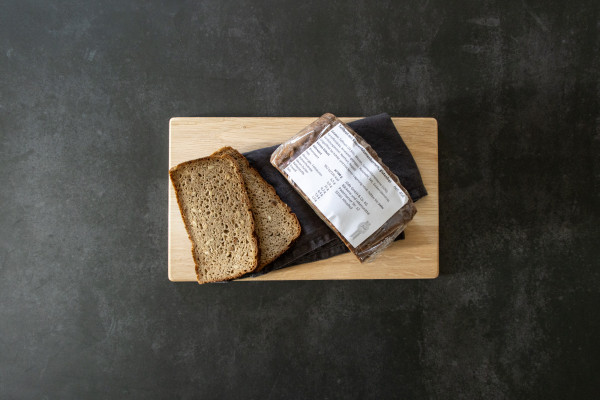 Teffbrot mit Sonnenblumenkernen