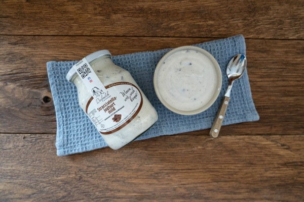 Stracciatellajoghurt im Glas