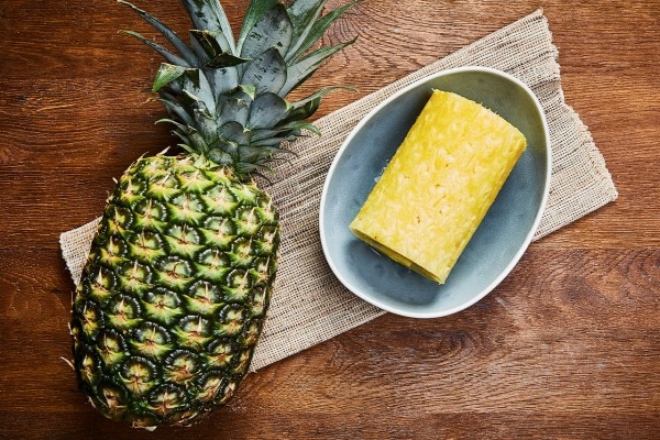 Ananas geschält