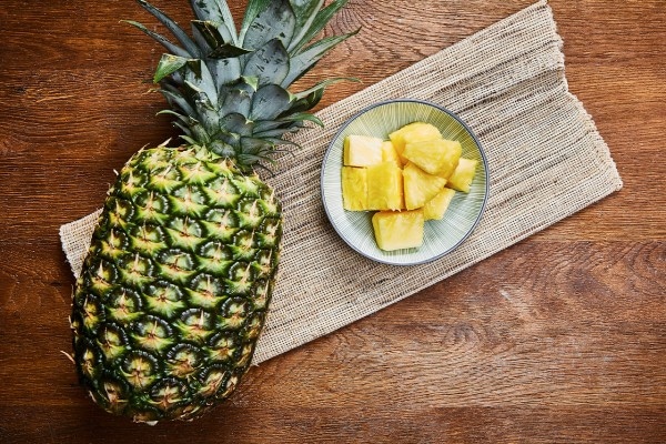 Ananas geschnitten