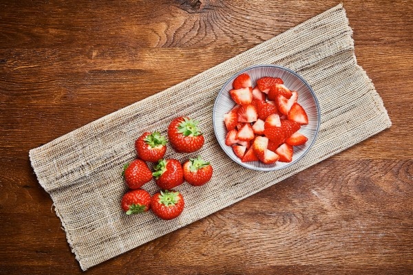 Erdbeeren halbiert